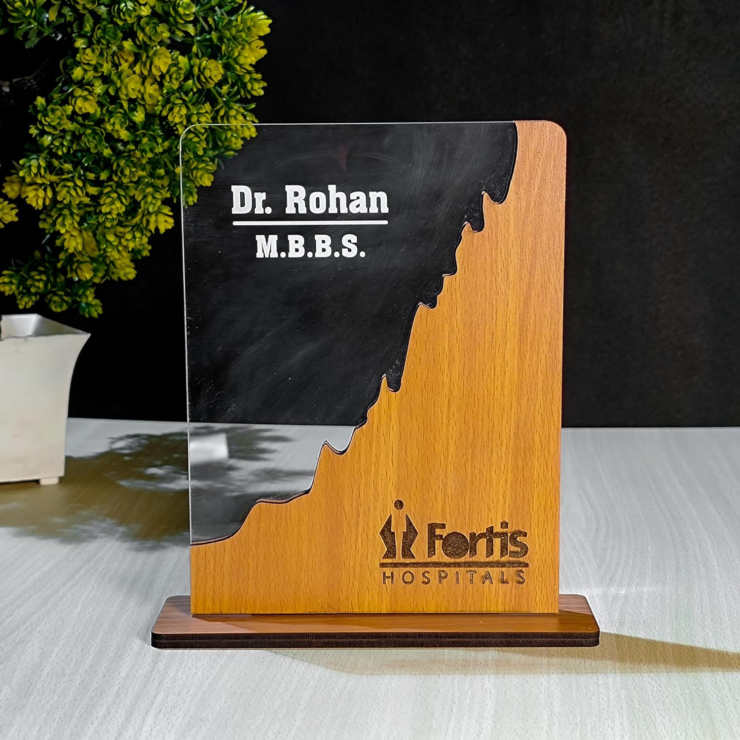 Customized Trophy Table Top for Doctor