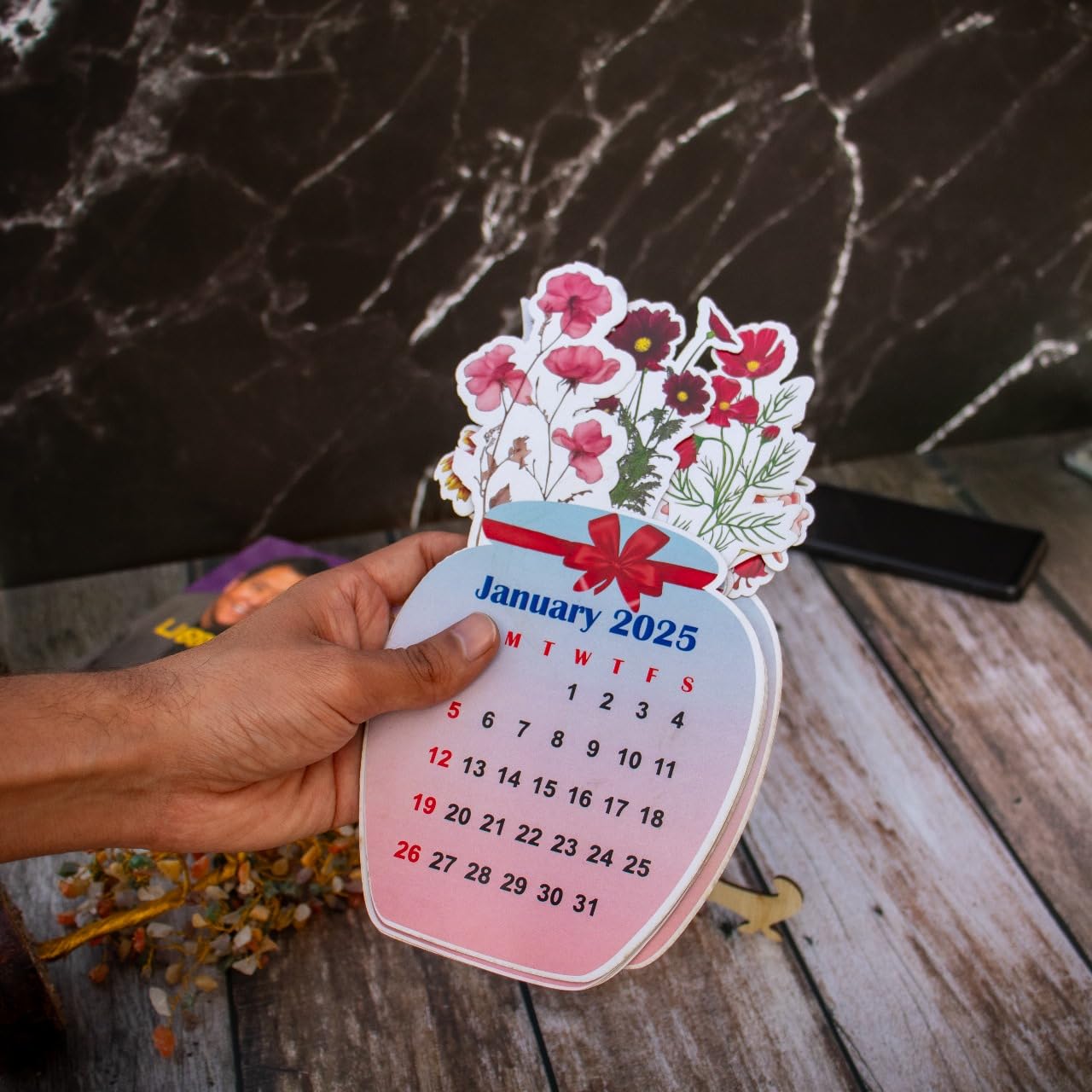 2025 Floral Desk Calendar