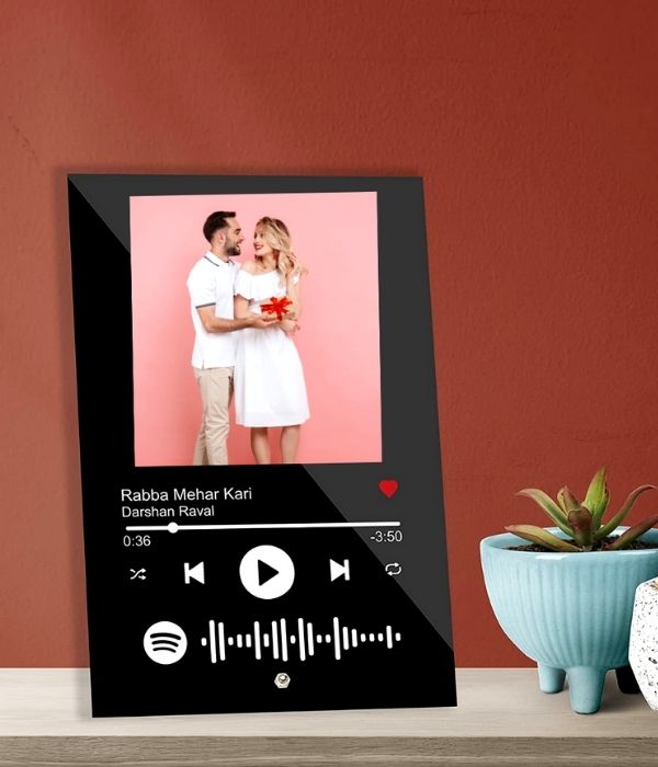 Customized Spotify musical plaque with fav photo and song (black)